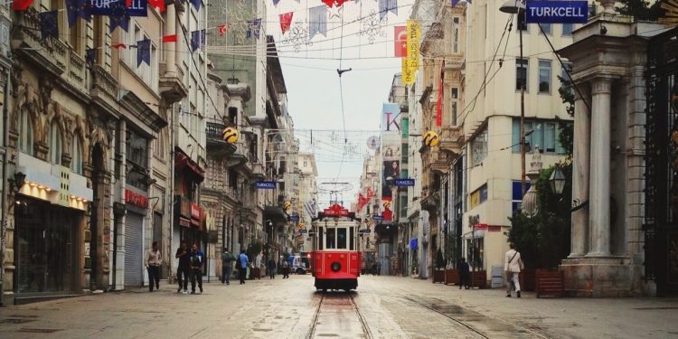 حظر كافّة الأنشطة في شارع “الاستقلال” في إسطنبول