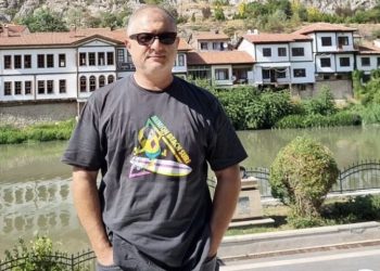 اعتقال مراسل قناة المفصولين تعسفيًّا في تركيا