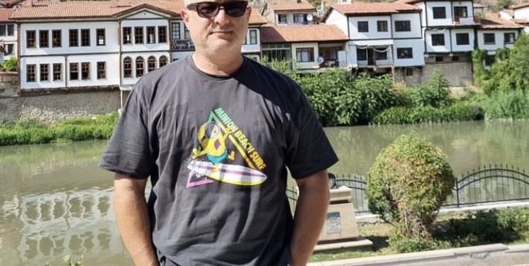 اعتقال مراسل قناة المفصولين تعسفيًّا في تركيا