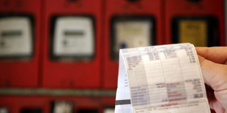 وزير الطاقة التركي يعلن قطع الكهرباء عن 35 ألف مشترك