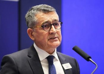 رئيس جمعية رجال الأعمال الأتراك: لا مجال لاستدامة التنافسية بالليرة المنخفضة