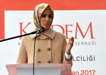 نجلة أردوغان تدعم والدها وتشكك في دعم زعيم المعارضة لحرية الحجاب في تركيا