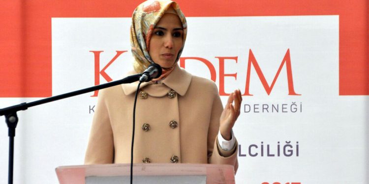 نجلة أردوغان تدعم والدها وتشكك في دعم زعيم المعارضة لحرية الحجاب في تركيا