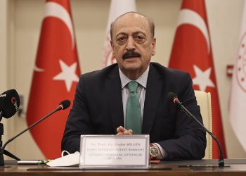 وزير العمل التركي يقر بفساد مالي بقيمة مليار ليرة