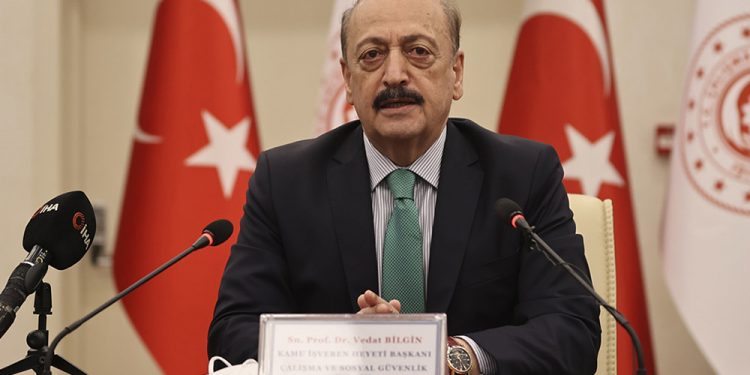 وزير العمل التركي يقر بفساد مالي بقيمة مليار ليرة