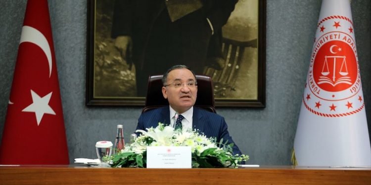 وزير العدل التركي: ترحيل محمود تات من السويد بداية جيدة