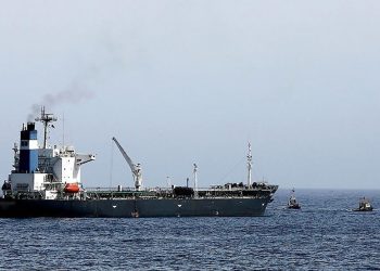 فايننشال تايمز: ناقلات النفط الروسية تتكدس بمضائق تركيا