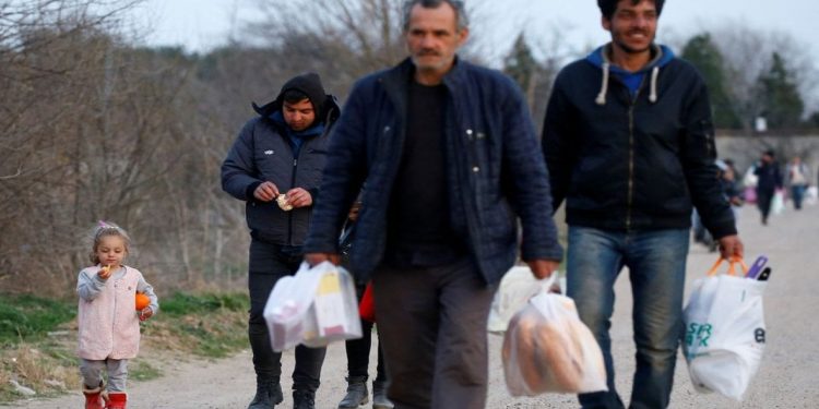 الاتحاد الأوروبي: نرسل 220 مليون يورو لطالبي اللجوء إلى تركيا