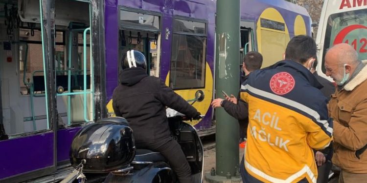 تركيا.. جرحى في حادث لـ ترام إسطنبول