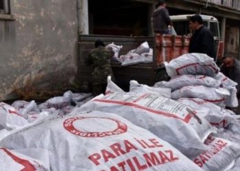 صحفي تركي: العدالة والتنمية يعرف فقط كيف يستغل فقر الناس