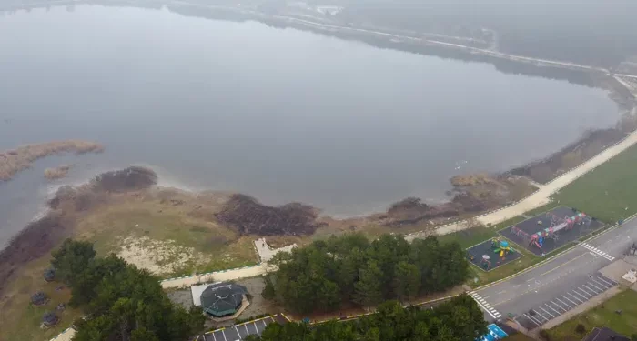 منسوب المياه في بحيرة بيليتوزو ينخفض بمقدار 40 مترًا