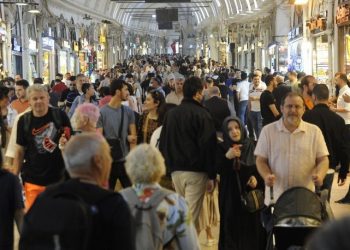 تقرير: ارتفاع نفقات السياح الأجانب في تركيا بنحو 65 في المئة