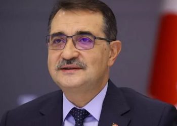 وزير الطاقة التركي: نواصل المفاوضات مع عمان لشراء الغاز الطبيعي المسال 