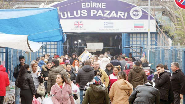 توافد السياح البلغار على أدرنة للتسوق من أجل رأس السنة الجديدة