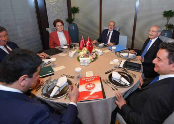 وزير تركي سابق: باباجان هو مرشح “الطاولة الستة” 