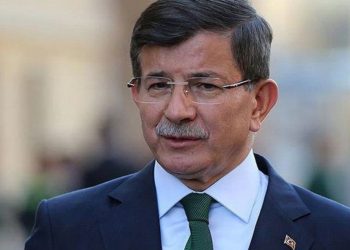 داود أوغلو: أردوغان يعرض على مؤسسي حزبي الانضمام إليه!