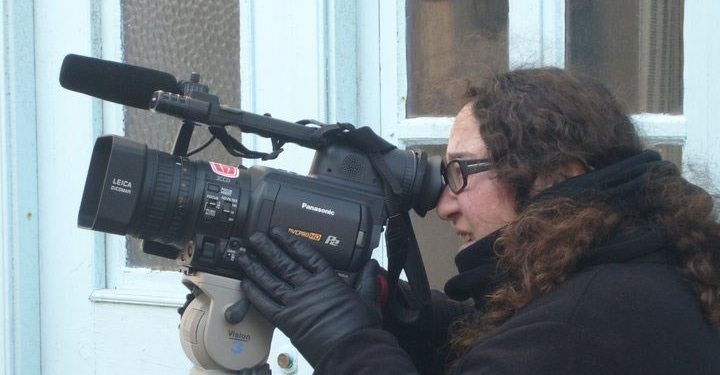 اعتقال صحفية ومخرجة أفلام وثائقية بتهمة الإرهاب!