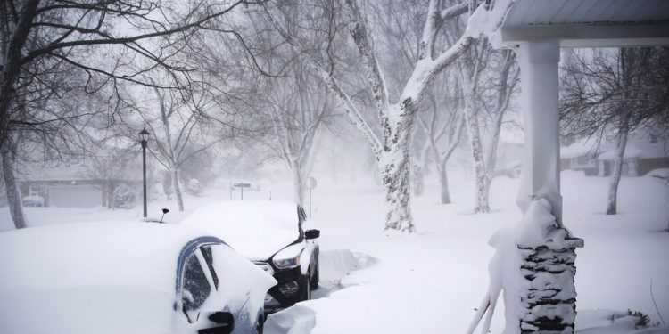 العاصفة الشتوية تتسبب بمصرع 23 شخصًا بالولايات المتحدة