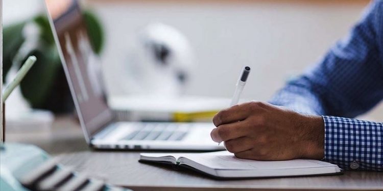 ارتفاع عدد الموظفين بأجر على أساس سنوي بنسبة 7.4%