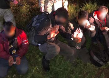 4 أتراك عالقون على الحدود اليونانية 