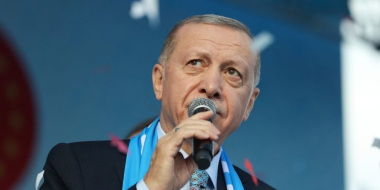  أردوغان لـ اليونان: المجانين سيزحفون إليكم