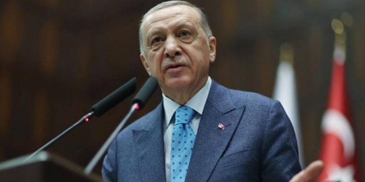 صحفي تركي: ترشيح أردوغان لولاية ثالثة غير قانوني