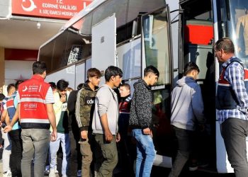 تركيا تعلن عدد المهاجرين واللاجئين المرحلين في 2022