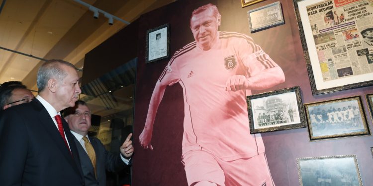 معرض لتاريخ كرة القدم التركية يغفل هاكان شوكور