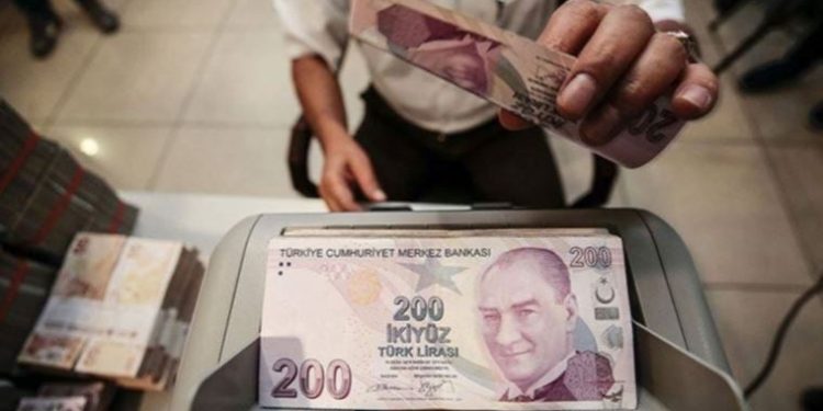 تركيا.. تراجع حاد في ودائع الليرة المؤمنة ضد تقلبات الصرف