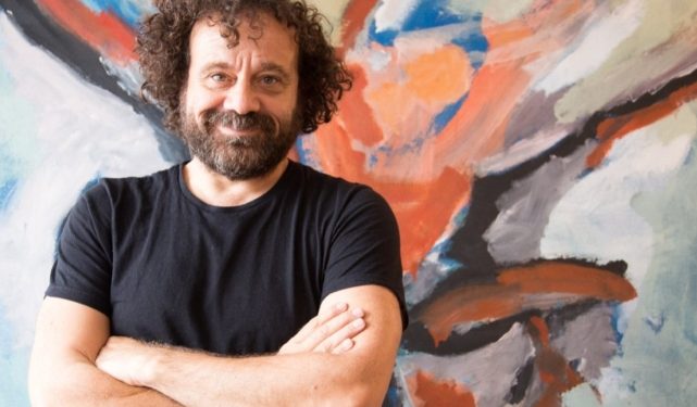 ممثل تركي ينتقد موجة الغلاء: طبق الحساء سعره 380 ليرة!