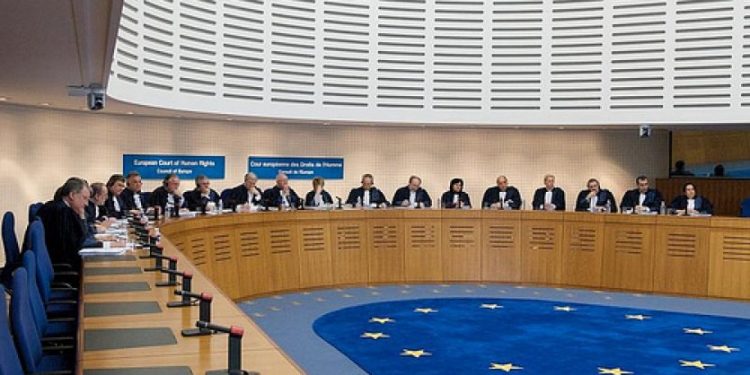 محامي الدفاع خلال نظر دعوى فصل تعسفي: قضاء تركيا غير مستقل