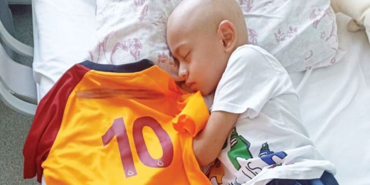 تركيا.. سياسيون يهاجمون الحكومة بعد رفض الإفراج عن سيدة يصارع طفلها السرطان