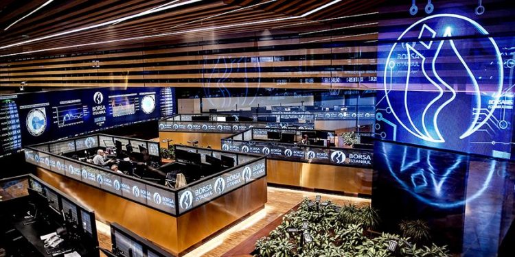 بورصة إسطنبول تغلق على انخفاض وقطاع السياحة “الخاسر الأكبر”