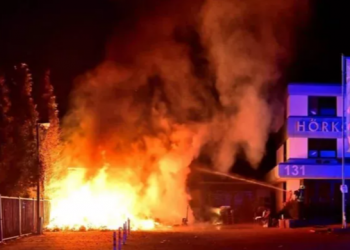 النيران تلتهم مساعدات لضحايا زلزال تركيا بقيمة 20 ألف دولار 