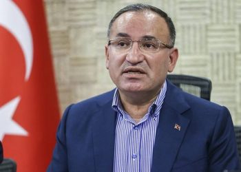 وزير العدل التركي: لن يزال حطام أي مبنى قبل جمع الأدلة