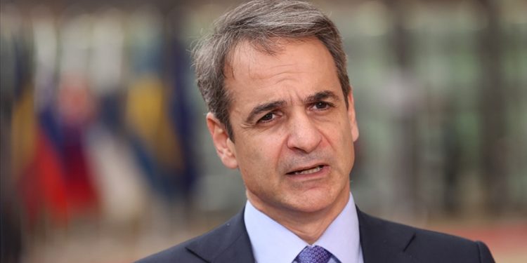 رئيس الوزراء اليوناني يقدم اقتراحًا لحل أزمة الهجرة