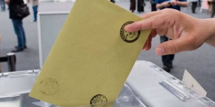 حزب اردوغان لا يؤيد تأجيل الانتخابات في تركيا عقب الزلزال