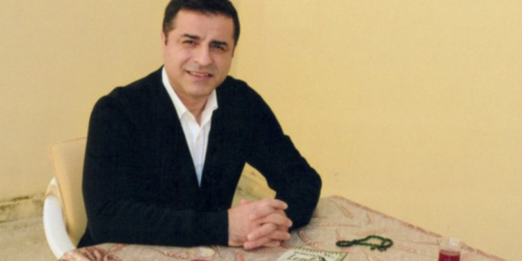 دميرتاش: إرجاء الانتخابات بمثابة انقلاب