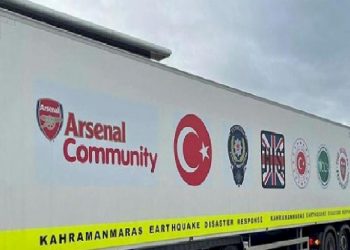 أرسنال يرسل شاحنتين إغاثة إلى منطقة الزلزال