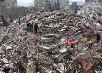 اعتقال 21 متهمًا بسرقة ممتلكات المواطنين بمنطقة الزلزال في أضنة