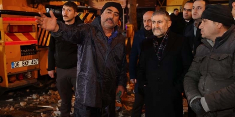 رغم وجود نحو 4000 قتيل.. وزير المالية التركي: كل شيء تحت السيطرة 