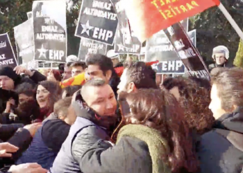 تركيا.. اعتقال 30 في وقفة احتجاجية بسبب الزلزال 