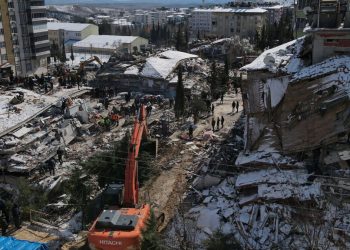 عميد جامعة سابق: الزلزال أكبر من أن يتحمله بضعة مقاولين