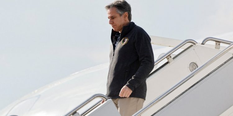 وزير الخارجية الأمريكي يهبط في قاعدة إنجرليك الجوية