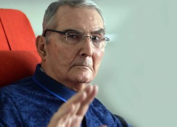 تركيا.. وفاة زعيم حزب الشعب الجمهوري السابق دنيز بيكال