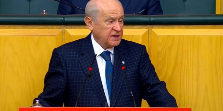 حليف أردوغان يريد منع الجمهور من حضور مباريات كرة القدم