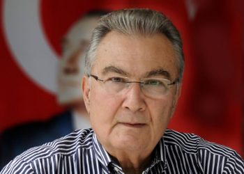 حزب الشعب الجمهوري ينعى زعيمه السابق دنيز بايكال