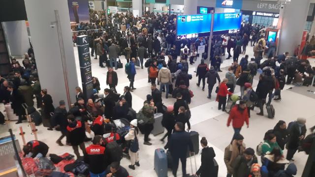 تركيا.. نقل آلاف المتطوعين جوا إلى مناطق الزلزال