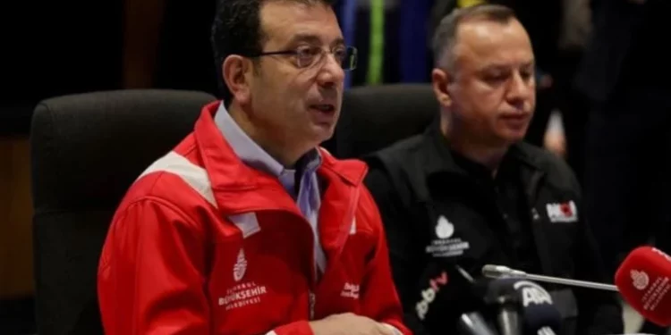 إمام أوغلو يحذر من زلزال محتمل في إسطنبول.. 90 ألف مبنى يمكن تدميرها