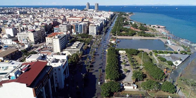 تركيا: إخلاء مبان في إسكندرون غمرتها مياه البحر